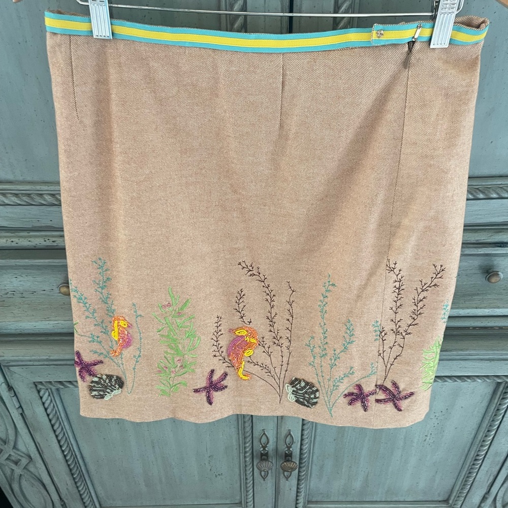 - Linen  skirt w seahorse detail - Picture 2 of 3